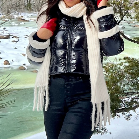 Express Small Black and White Shearling Trim Puffer Jacket - Picture 5 of 9